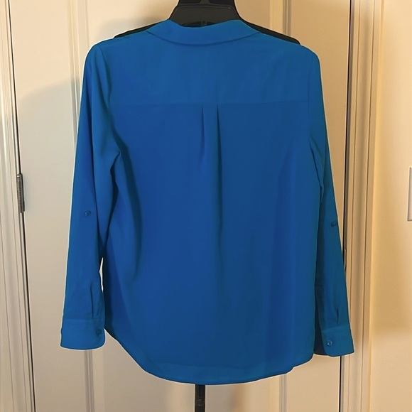 Talbots Petite V-Neck Button Down 100% Polyester Long Sleeve Shirt Size SP - Picture 2 of 4